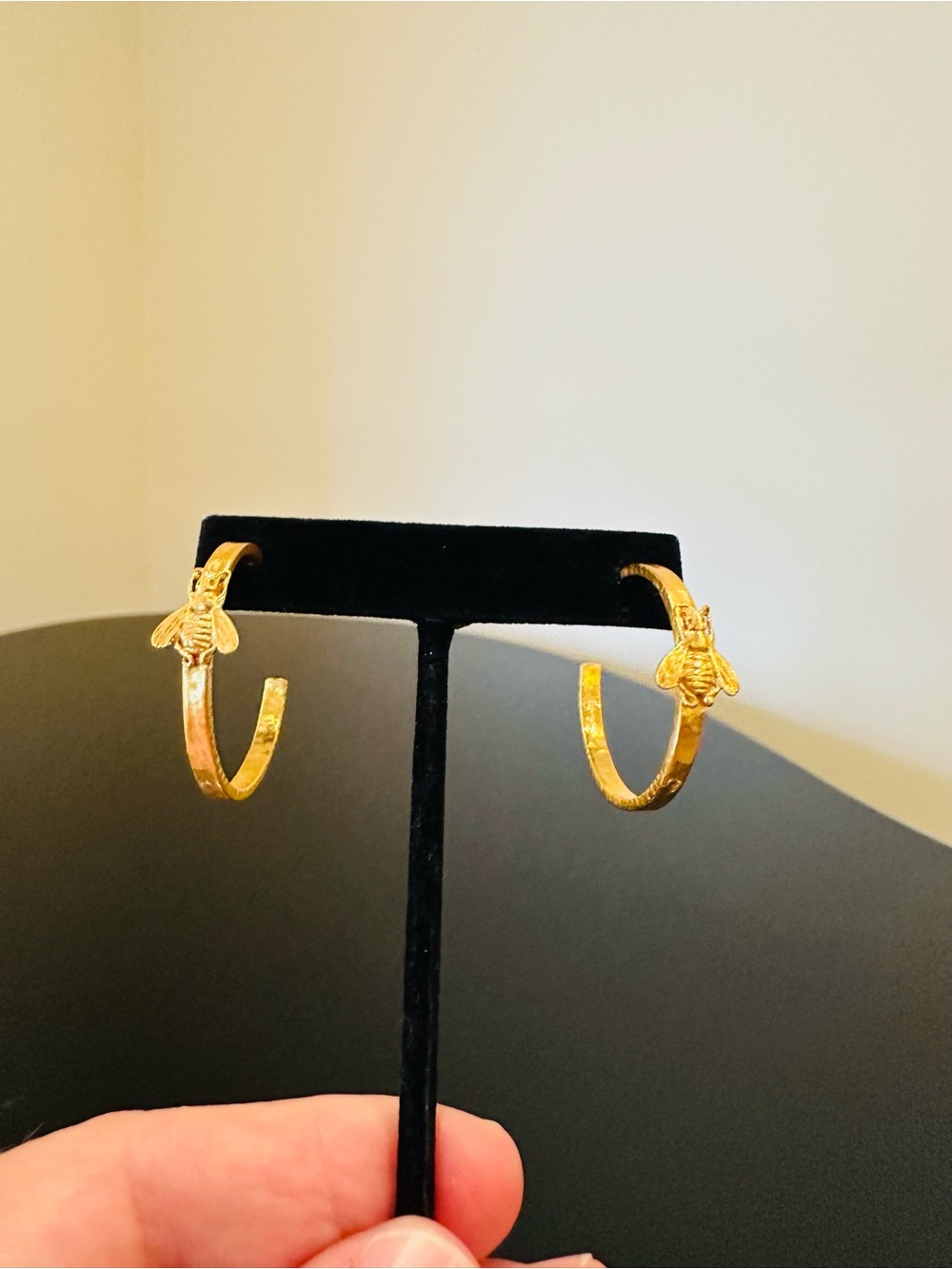 Julie Vos Authentic Luxury Designer Minimalist Spring Summer Bee Hoop Earrings - Picture 14 of 17